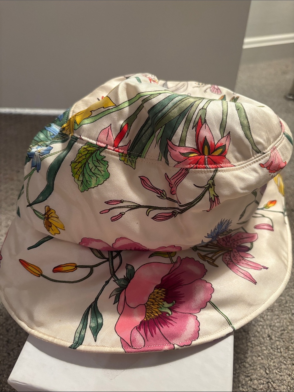 Gucci silk Floral Bucket Hat - Cream with Pink & Green Flowers